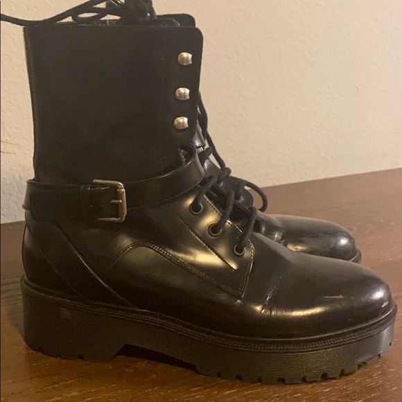 Gently worn leather combat boots - Picture 2 of 4